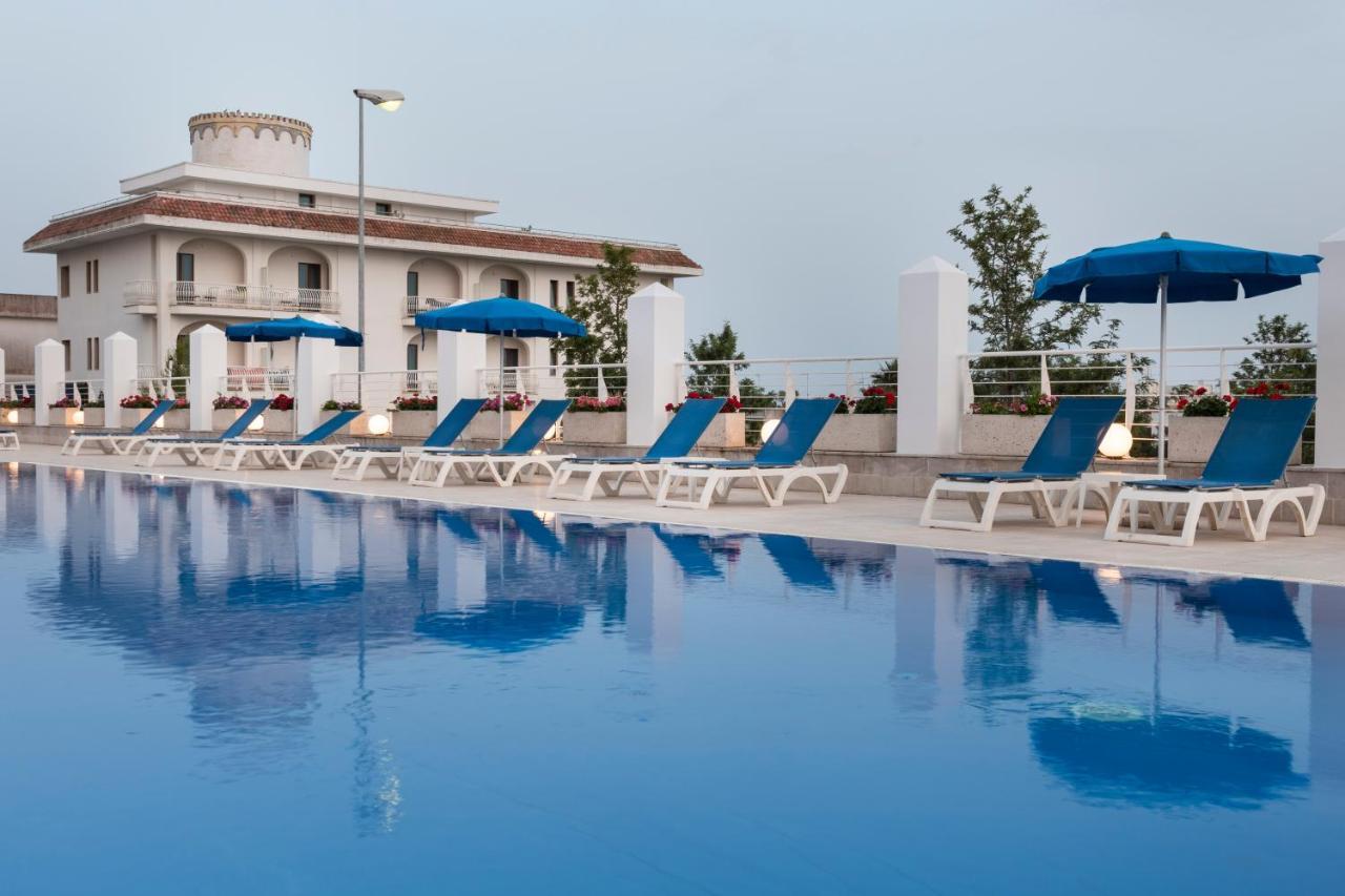Club Azzurro Hotel&Resort Porto Cesareo Exterior foto